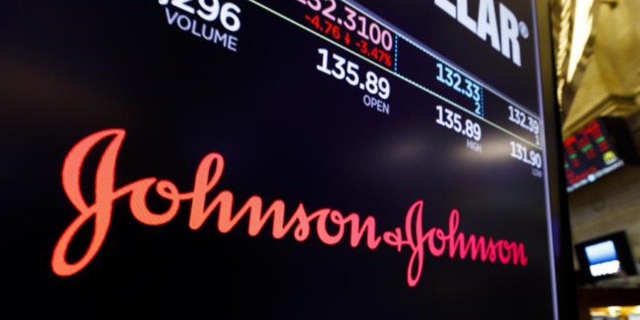 Η Κομισιόν λέει ότι ακολουθεί τις συστάσεις EMA για το εμβόλιο της Johnson & Johnson